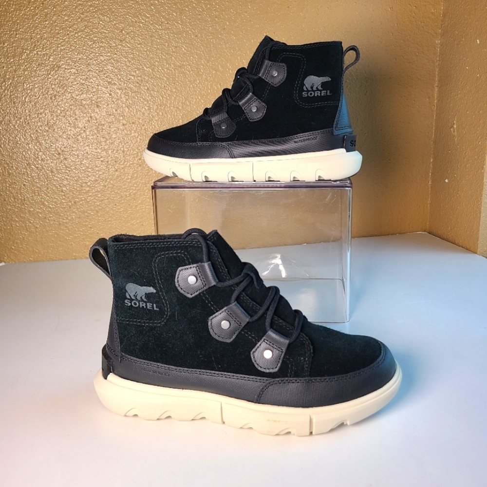 Sorel Explorer II Joan Short in black/fawn, youth size 5.5Y